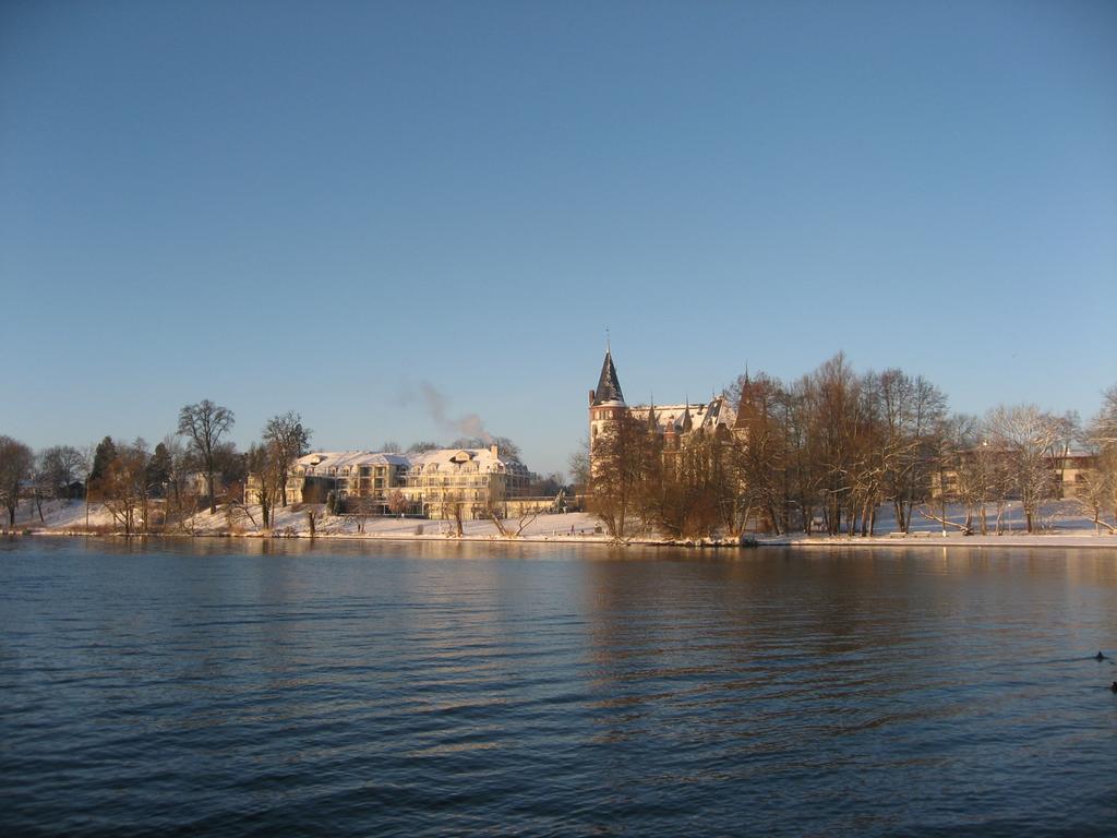 Seehotel Schloss Klink Exterior foto