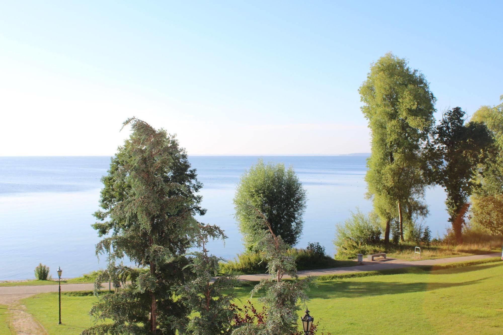 Seehotel Schloss Klink Exterior foto